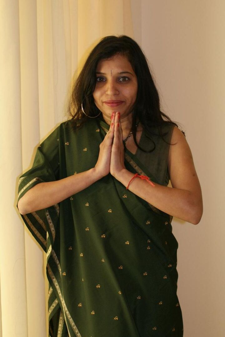 12P Kavya sharma in her sexy green indian sari showing off