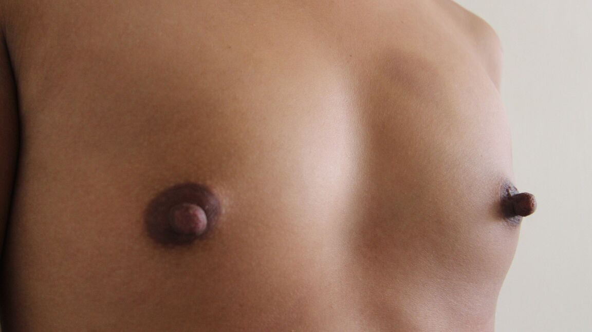 15P Petite Asian amador Nap esporte mamilos eretos durante sexo POV com um Farang