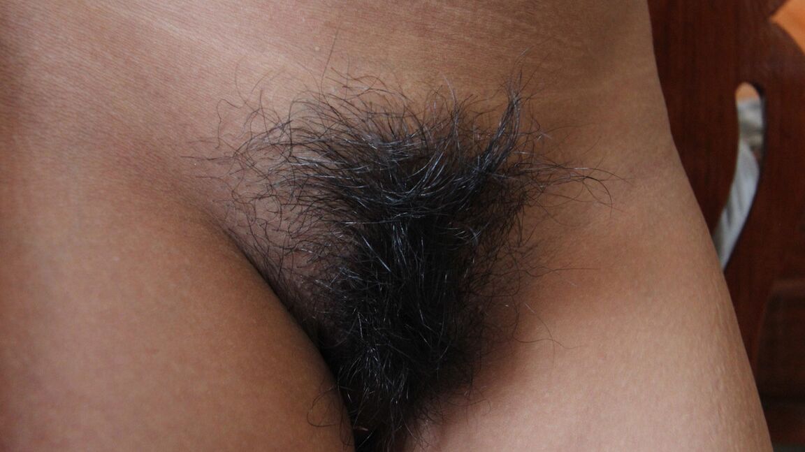 15P Petite Asian amador Nap esporte mamilos eretos durante sexo POV com um Farang