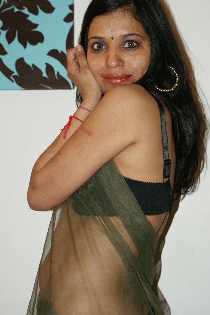 12P Kavya Sharma Kavya sexy em roupas indianas gostosas