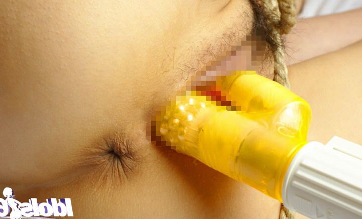 16P Bound asiática coed recebe sua vulva peluda recheada com brinquedos sexuais