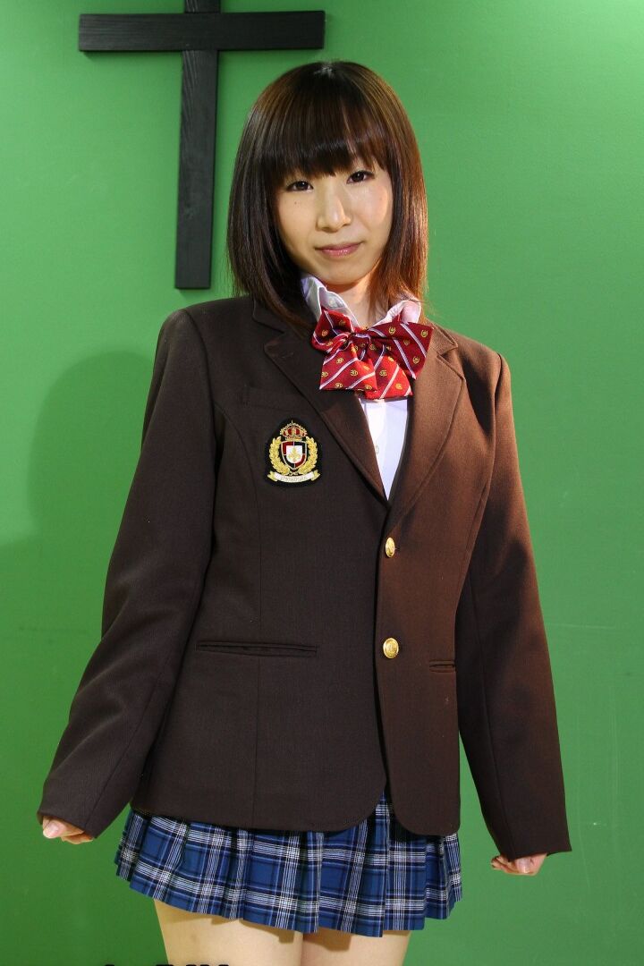 20P Les filles japonaises pratiquent les arts sombres tout en portant des tenues de cosplay