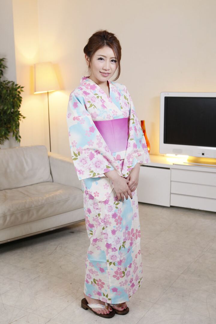 21P A esposa japonesa gostosa Mai Kamio faz com que sua buceta úmida brinque e seja fodida com força