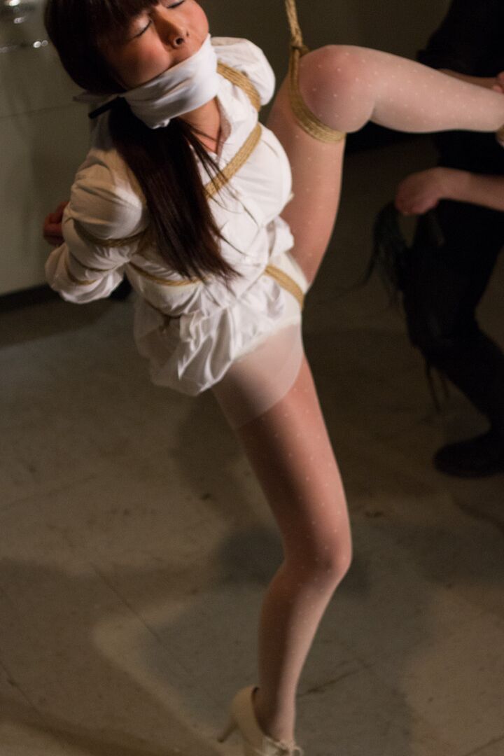 17P Die heiße asiatische Krankenschwester Marica Hase lässt sich auf hartes Bondage-Sexspiel ein