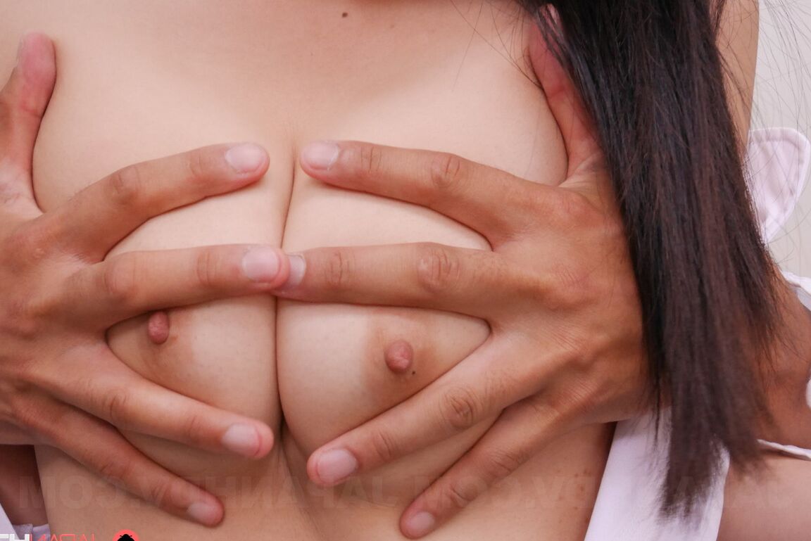 Die 21P asiatische Krankenschwester Miyuki Ojima bekommt ihre rasierte Muschi mit einem Creampie gefüllt