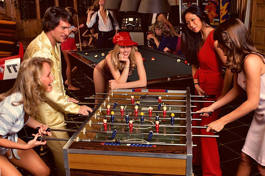 16P Increíbles fotos retro de Playboy con algunas mieles maduras a las que les encanta presumir