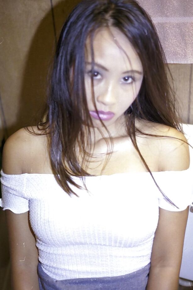 16P Sassy thai hottie in nylons exposing her goods and pissing