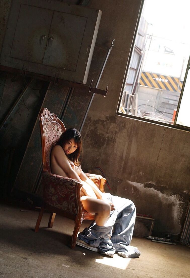 16P La caliente modelo japonesa Hikaru Koto hace excelentes poses en solitario desnuda y no desnuda
