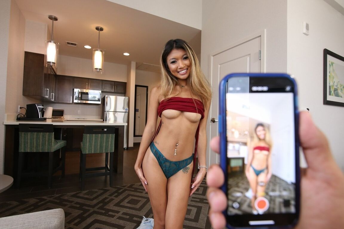 Die zierliche 12P-Asiatin Clara Trinity nimmt an Hardcore-POV-Sex mit einem Schwarzen teil
