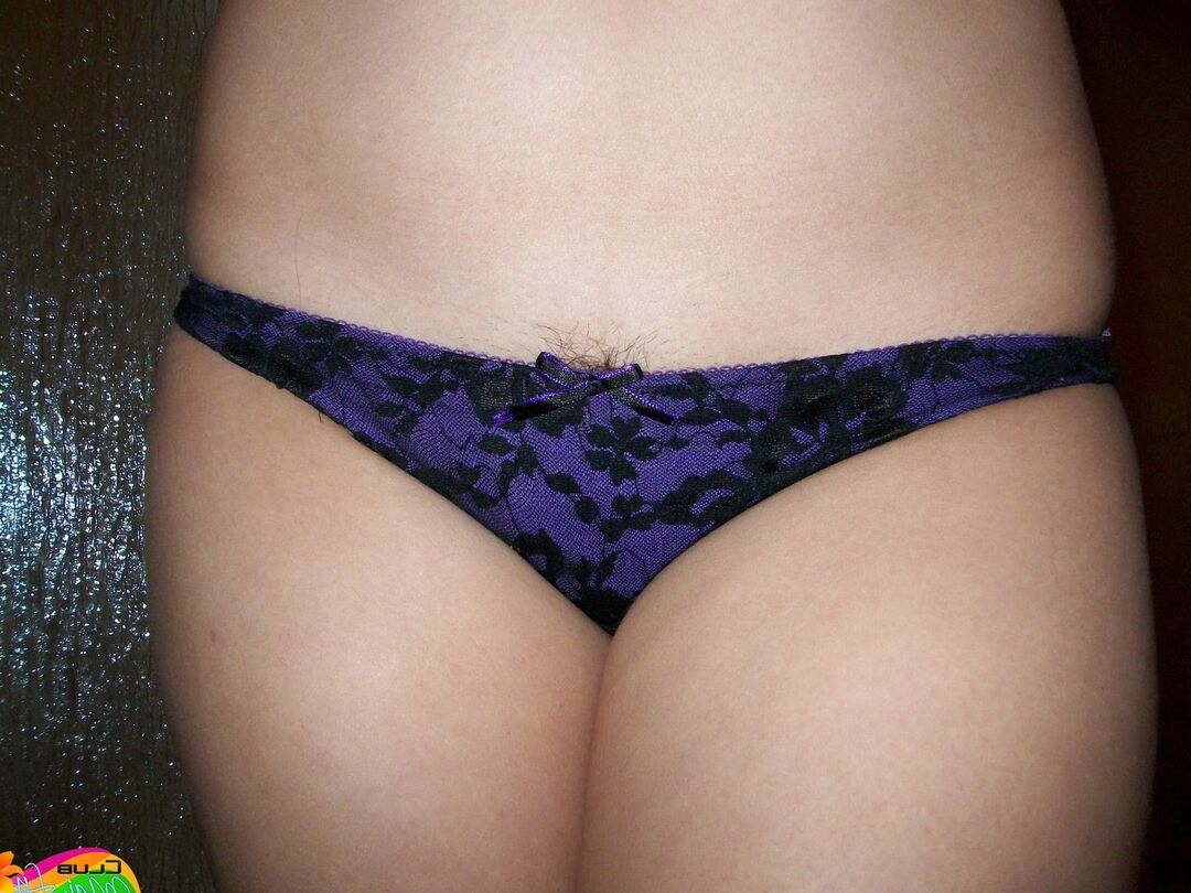 12P La belleza gordita Mai Ly se toma una foto de sus enormes tetas y su bonito culo