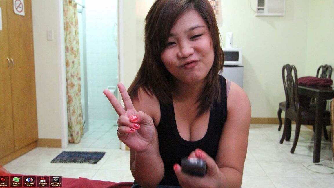 15P Chubby and petite Filipina girls in 3some with white traveller