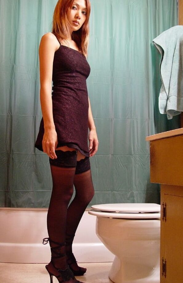 16P Sassy thai girl in stockings performs non nude pissing and posing scene