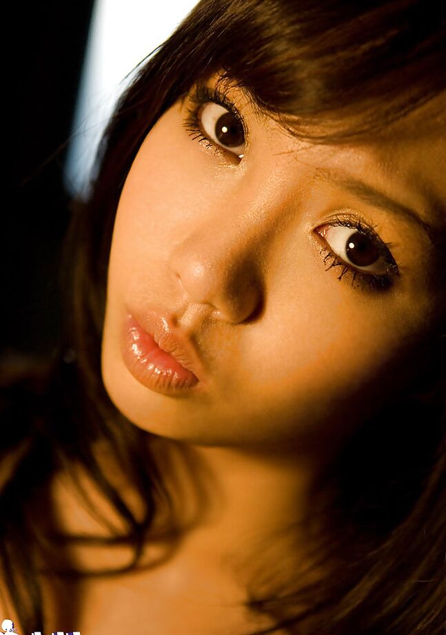 15P Asian babe em meias Mai Nadasaka exibindo suas curvas tentadoras