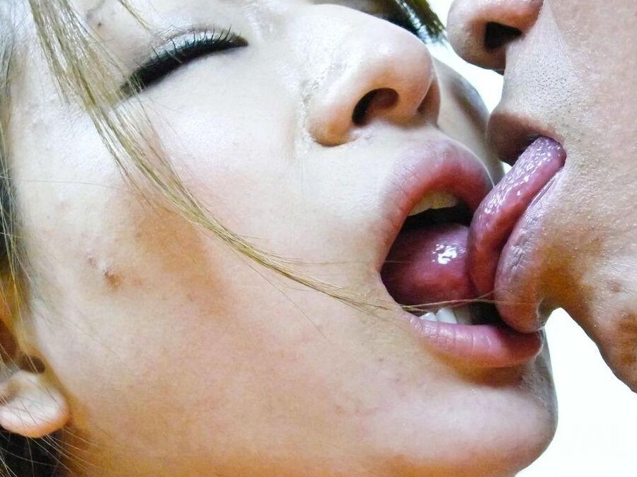 15P 百瀬ゆきな ベルトを身に着けているアジア人は彼女の穴にペニスを入れるだけです
