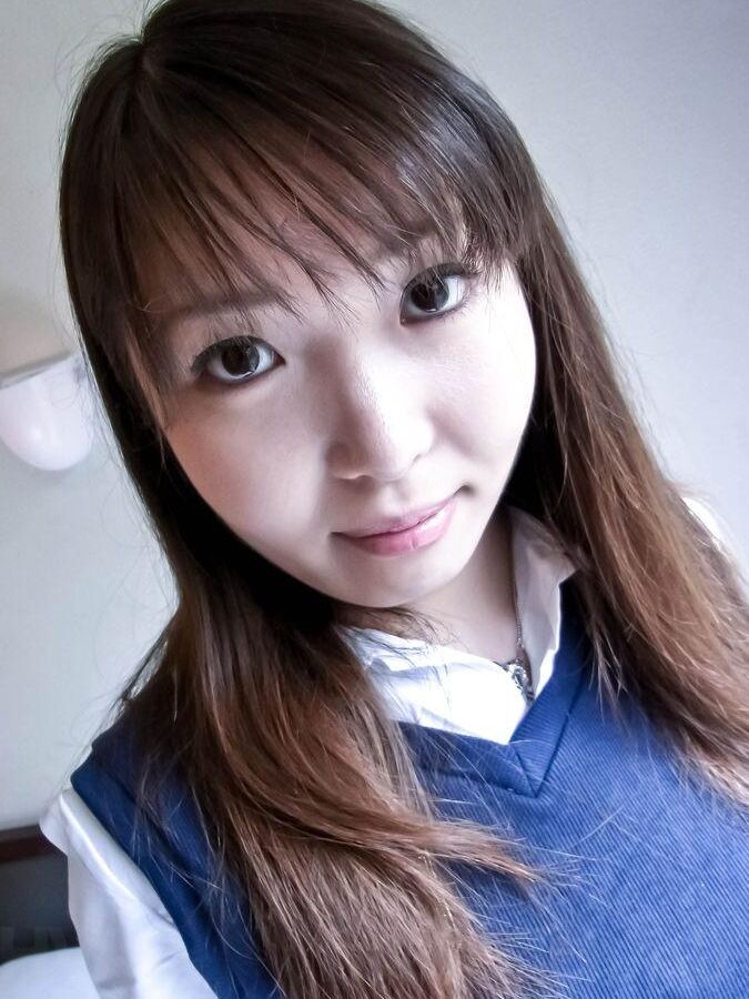 15P Haruka Ohsawa Asiático tira grandes buzinas da camisa do uniforme escolar