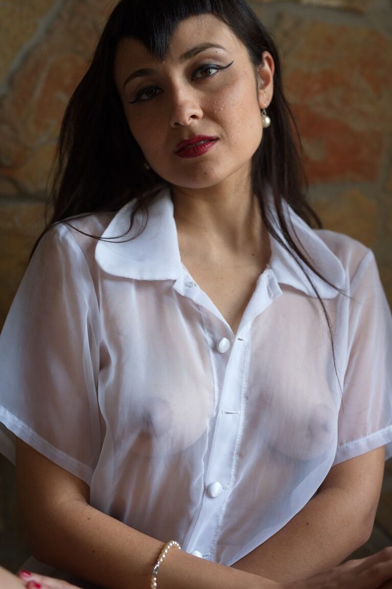 12P Brunette chick Sophia Jade proudly shows her pussy while modeling naked
