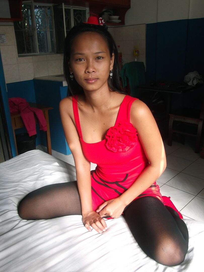 15P Chica filipina delgada modela desnuda por primera vez en medias de nailon negras