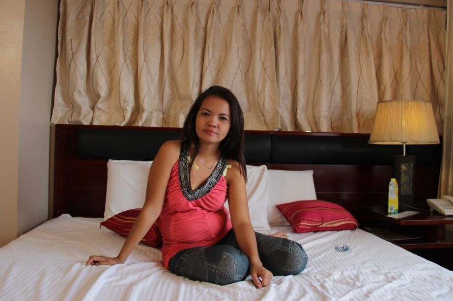 21P Mãe safada Lyna chupa o enteado