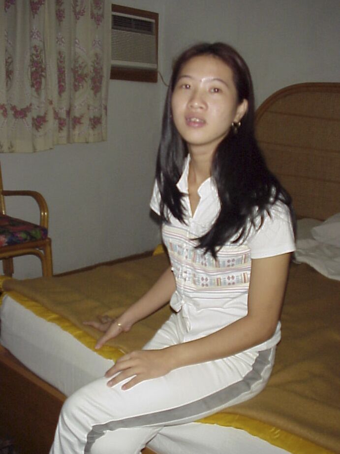 16P いたずらなアジア人美女は愛撫するのが好きな毛深いスナッチを持っています