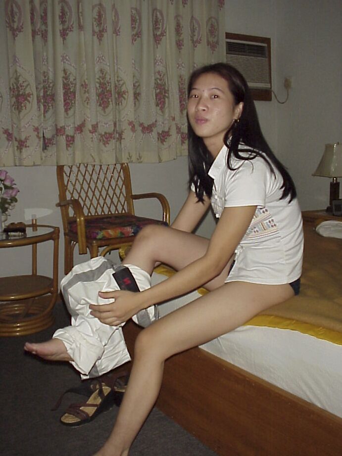 16P いたずらなアジア人美女は愛撫するのが好きな毛深いスナッチを持っています