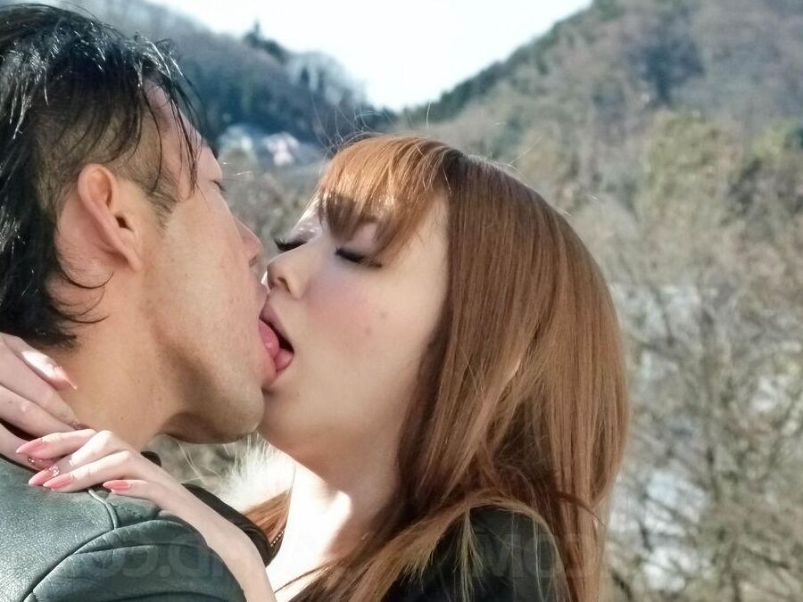 15P Buruma Aoi Asian wird von einem gelutschten Schwanz gefingert und in die Vagina gefickt