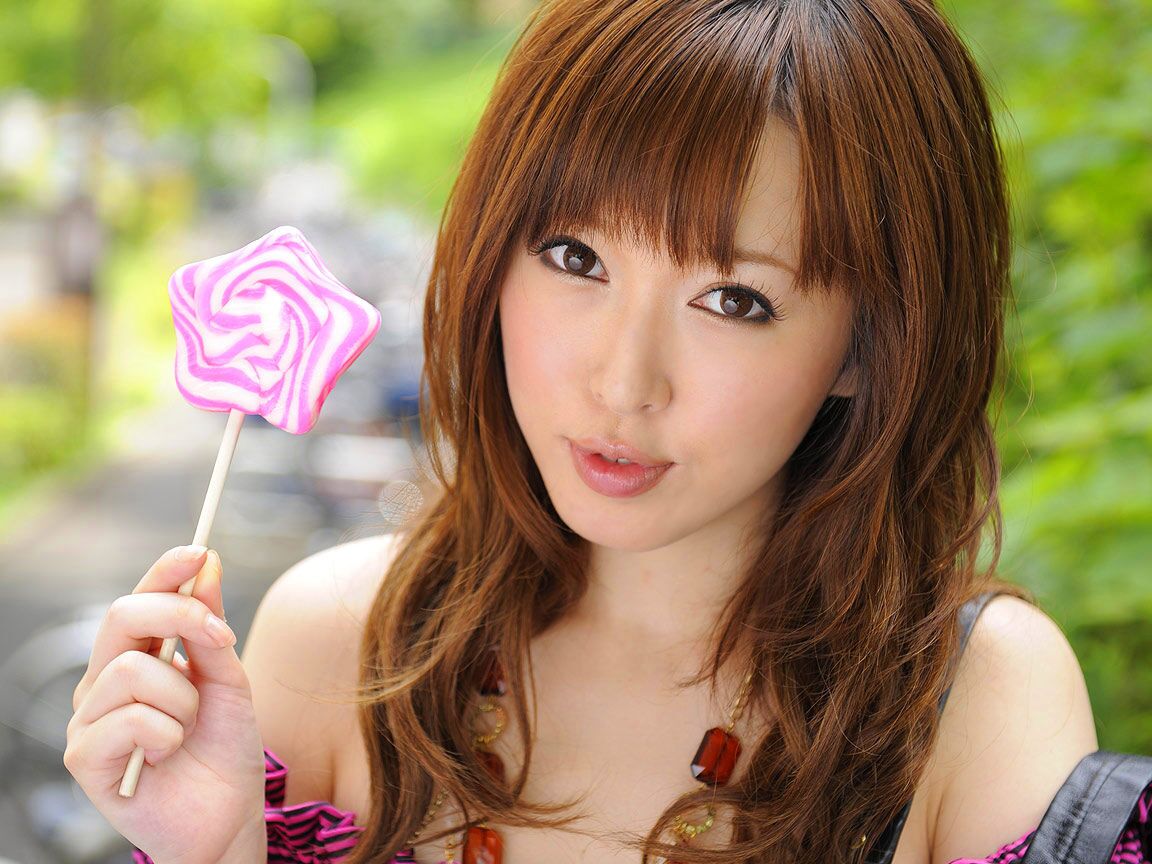 12P A bela japonesa Sayaka Tsuji tirando o sutiã rosa e sendo fodida