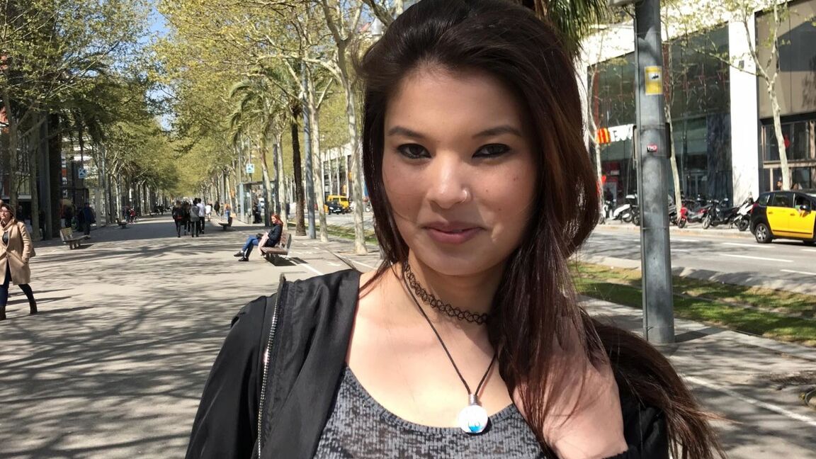 15P A garota asiática gostosa Miyuki fica nua antes do sexo POV na cama