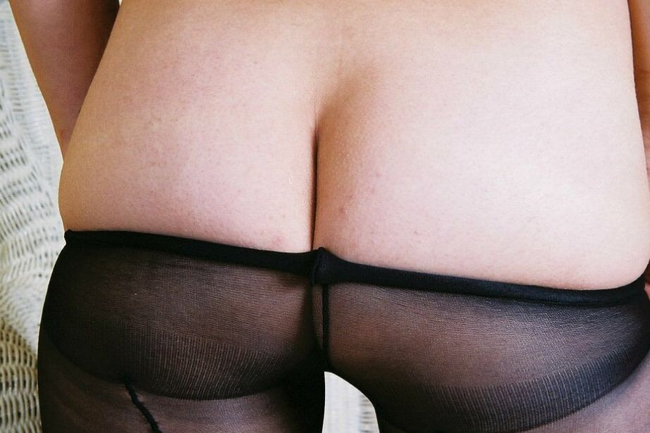 16P Solo Asian babe Junko remove meia-calça para revelar buceta amadora peluda