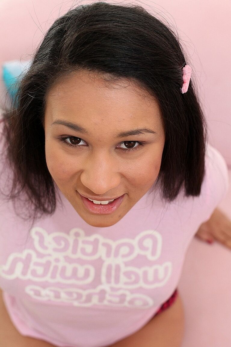 21P La sexy asiática Kimora Klein hace una mamada en POV