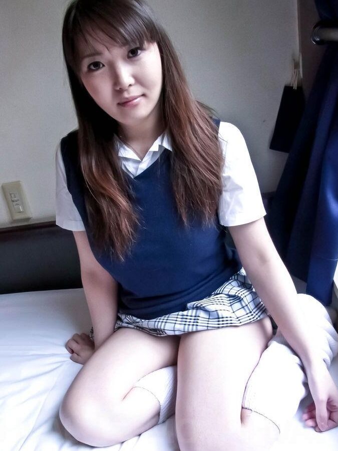16P Haruka Ohsawa Asian veut montrer sa fente après avoir exposé ses seins