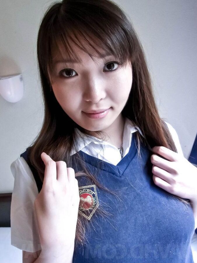 16P Haruka Ohsawa Asian veut montrer sa fente après avoir exposé ses seins