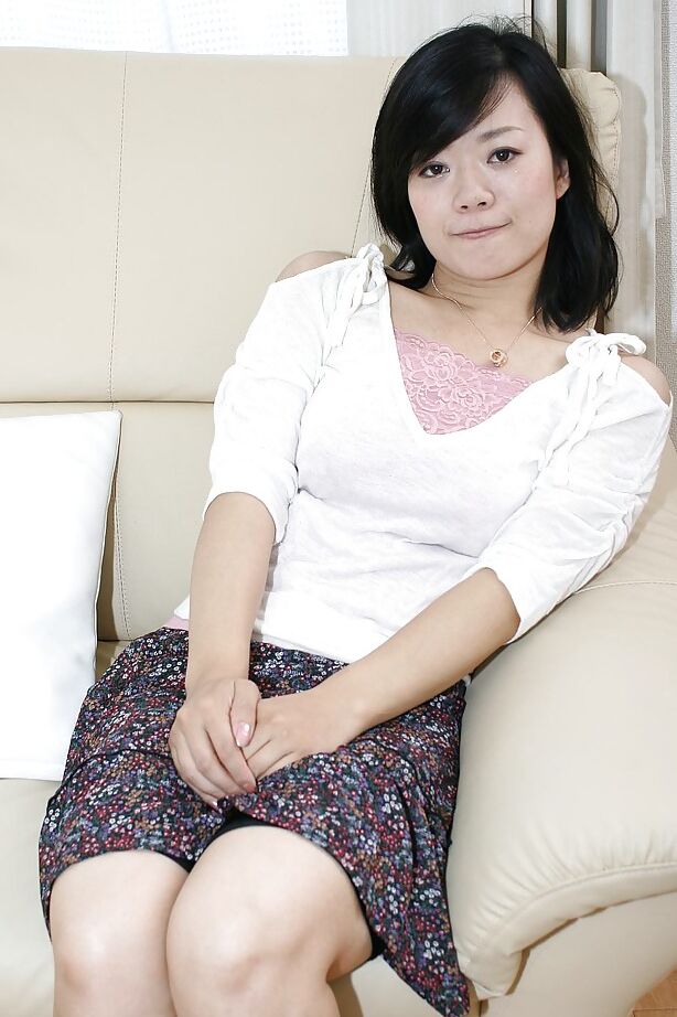 16P Asian gal Tomoe Asai strips down and has some pussy toying and fingering fun