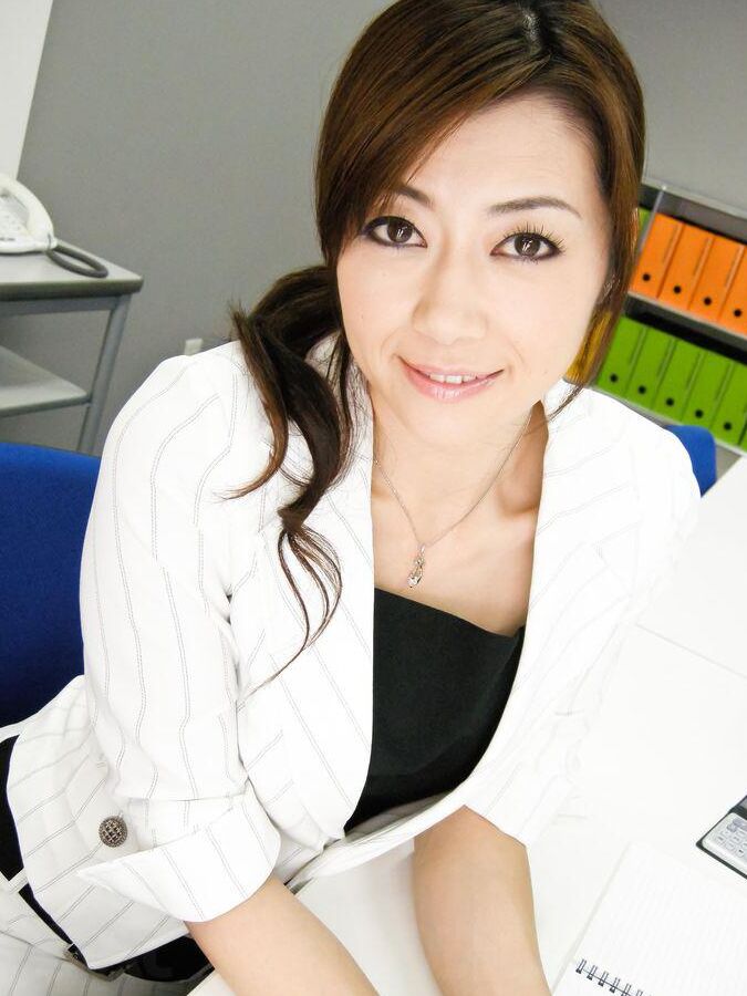 15P Maki Hojo goes in for an exam and finds her pussy stuffed