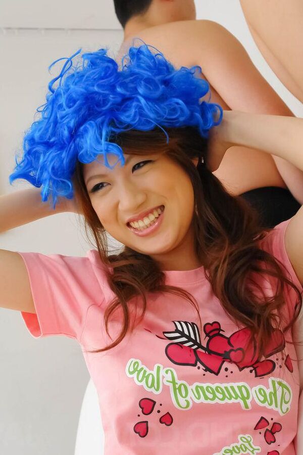 16P Shirosaki Karin Asian with funny wigs rubs dick of shaved labia