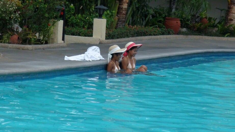 17P Petite Filipino spinners Jeremay & Mayka flash shaved pussy in the pool