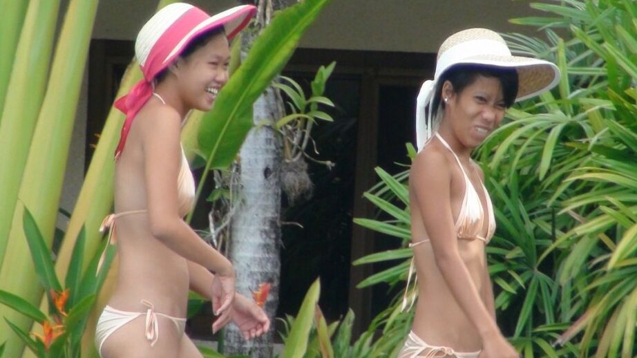 17P Petite Filipino spinners Jeremay & Mayka flash shaved pussy in the pool