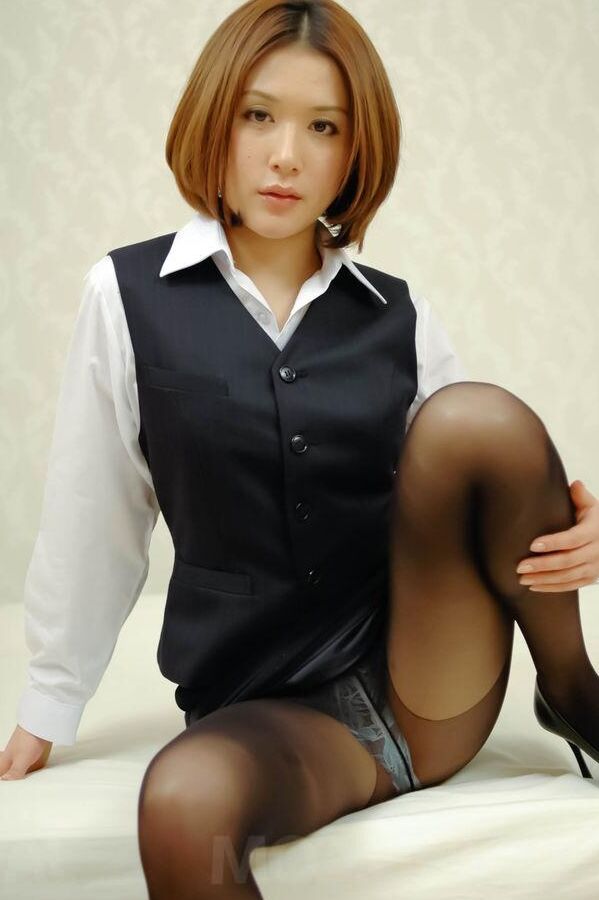 15P Emi Orihara Asian has stockings ripped and rides joystick a lot