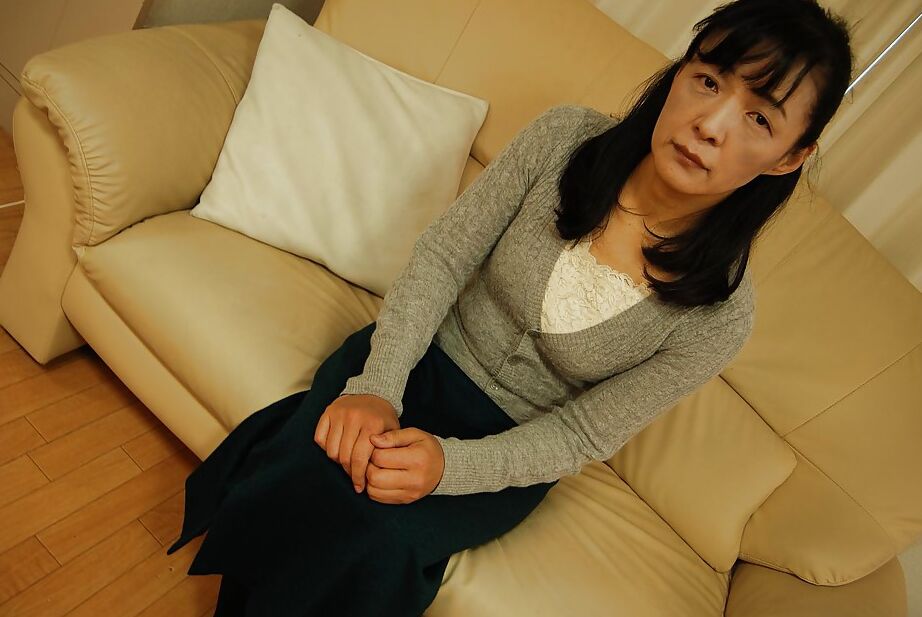 16P Tiny tits Asian mature Kiyoe Majima in a close up undressing scene