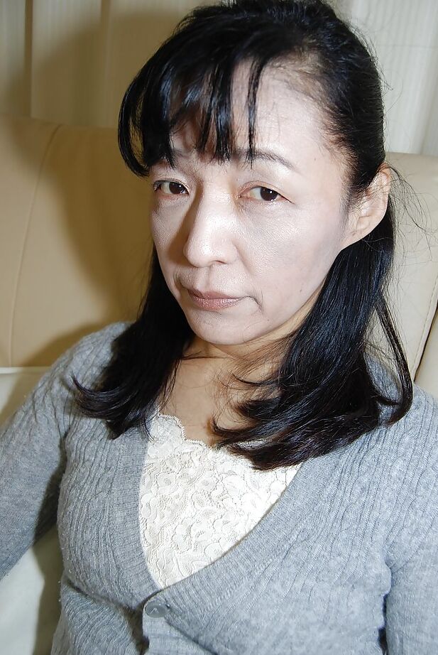 16P Tiny tits Asian mature Kiyoe Majima in a close up undressing scene