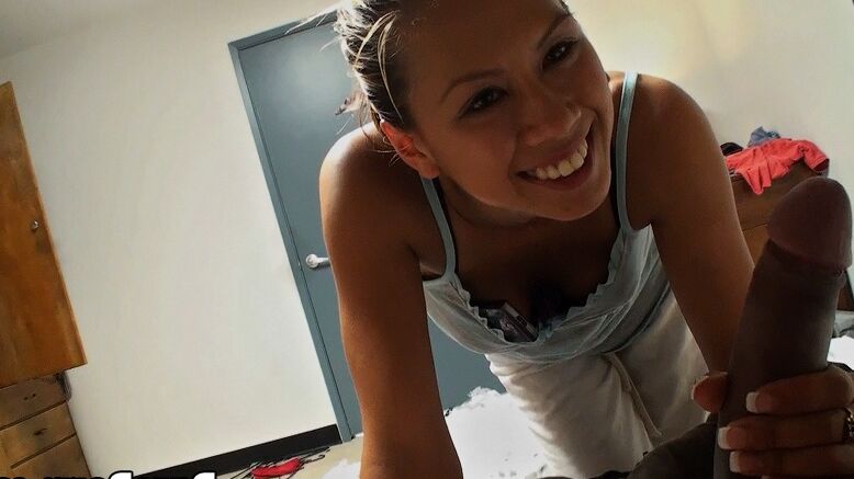 16P 汚いアジアの男女共学は硬いペニスでハードコアを楽しんでいます