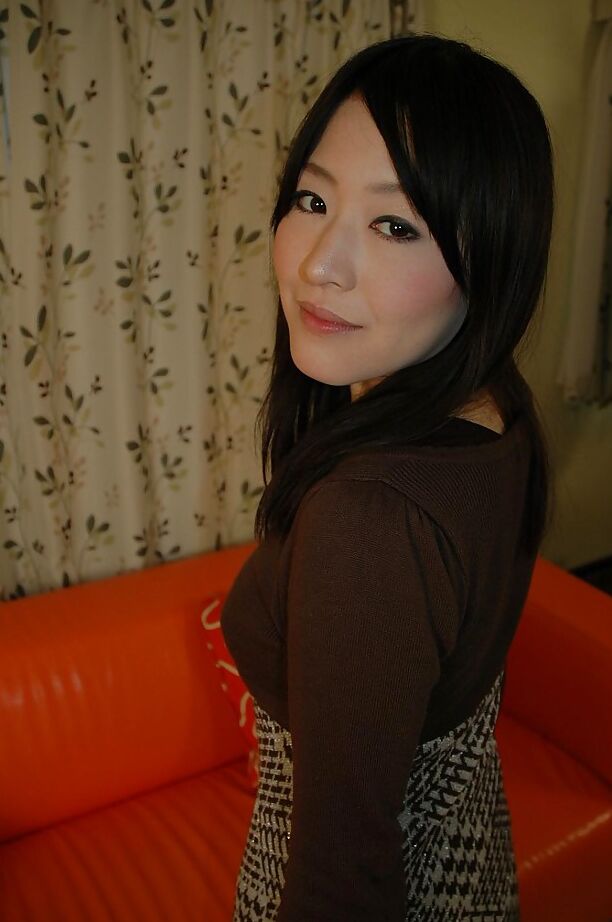 16P Lusty adolescente asiática Riho Iketani se despindo e vibrando sua buceta peluda