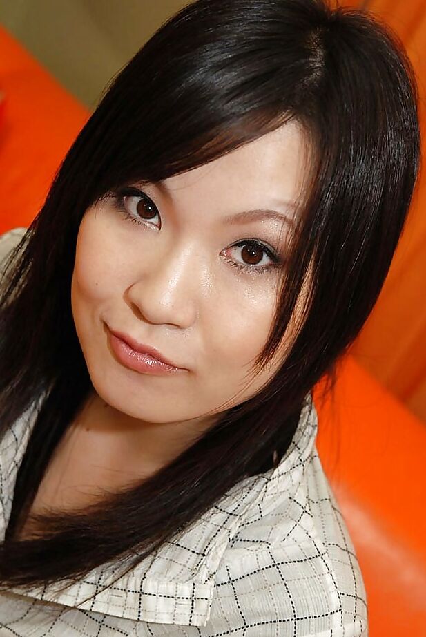 16P 遊び心のあるアジアの可愛い人、成岡久美子が服を脱いで下唇を広げる