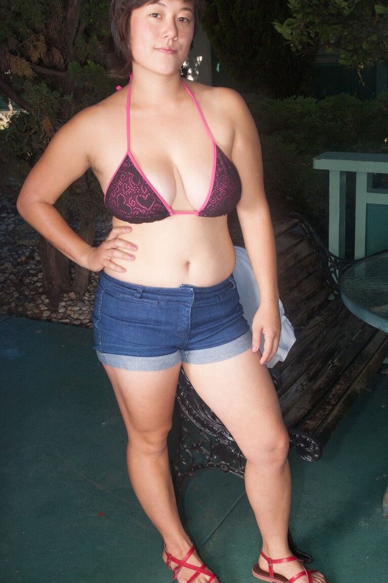 12P Thick Asian girl Sarah Rose frees big naturals before showing her beaver