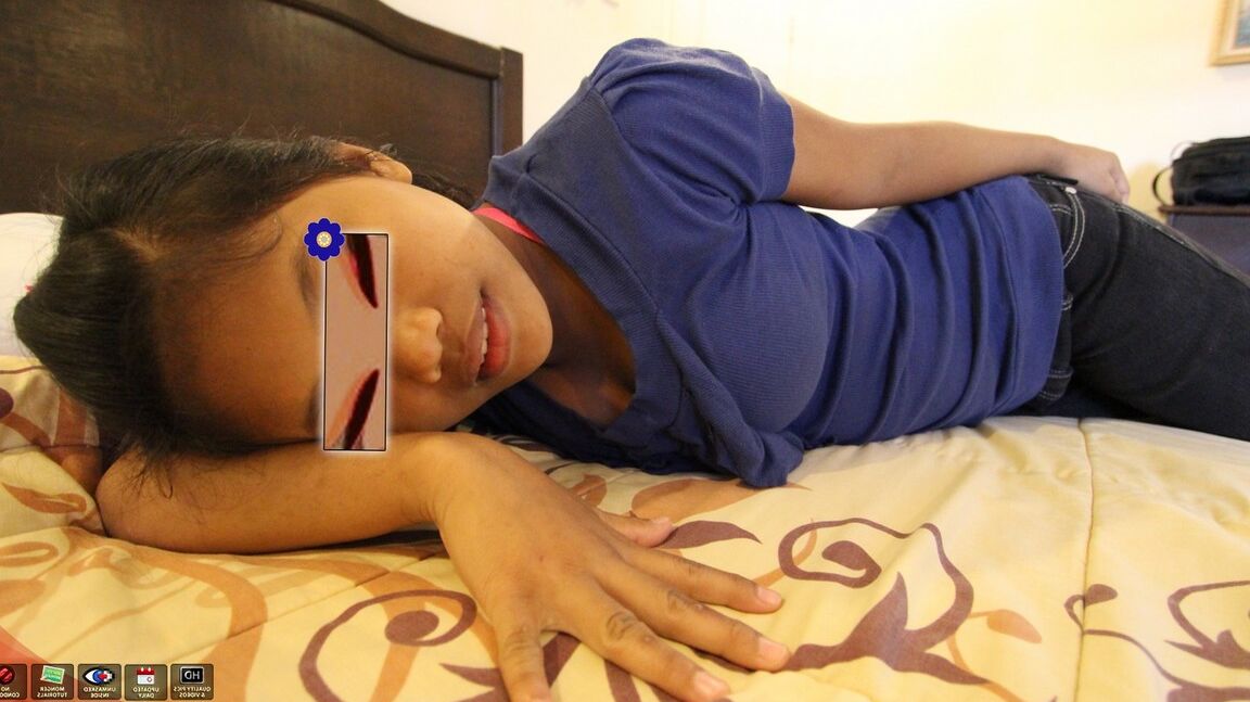 15P Un amateur asiatique se tient nu après une relation sexuelle en POV avec un étranger