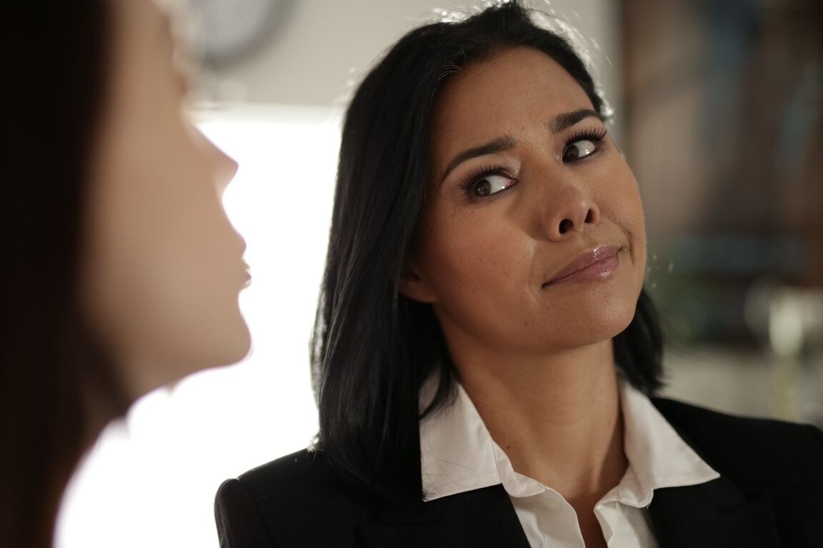 20P A chefe asiática Dana Vespoli seduz sua secretária Chanel Preston