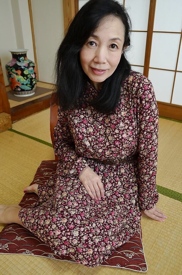 16P Senhora madura asiática feia Tsuyako Miyataka e sua buceta muito peluda