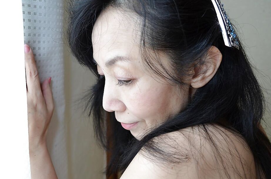 16P Senhora madura asiática feia Tsuyako Miyataka e sua buceta muito peluda