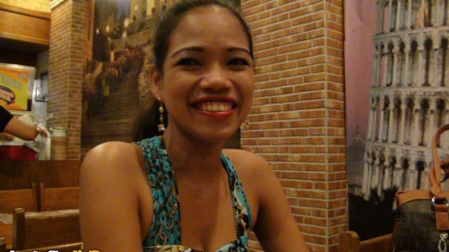 Namoro 15P pela Internet leva a sexo bêbado com uma filipina gostosa