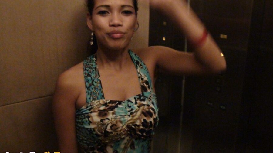 Namoro 15P pela Internet leva a sexo bêbado com uma filipina gostosa