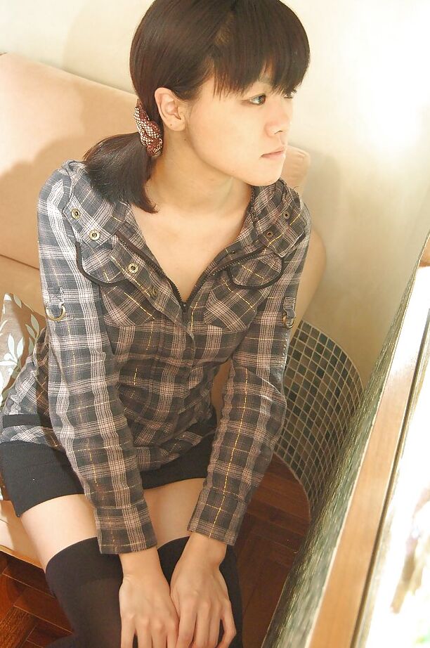 16P Midori Kimishima spreads her legs wide to show her hairy twat